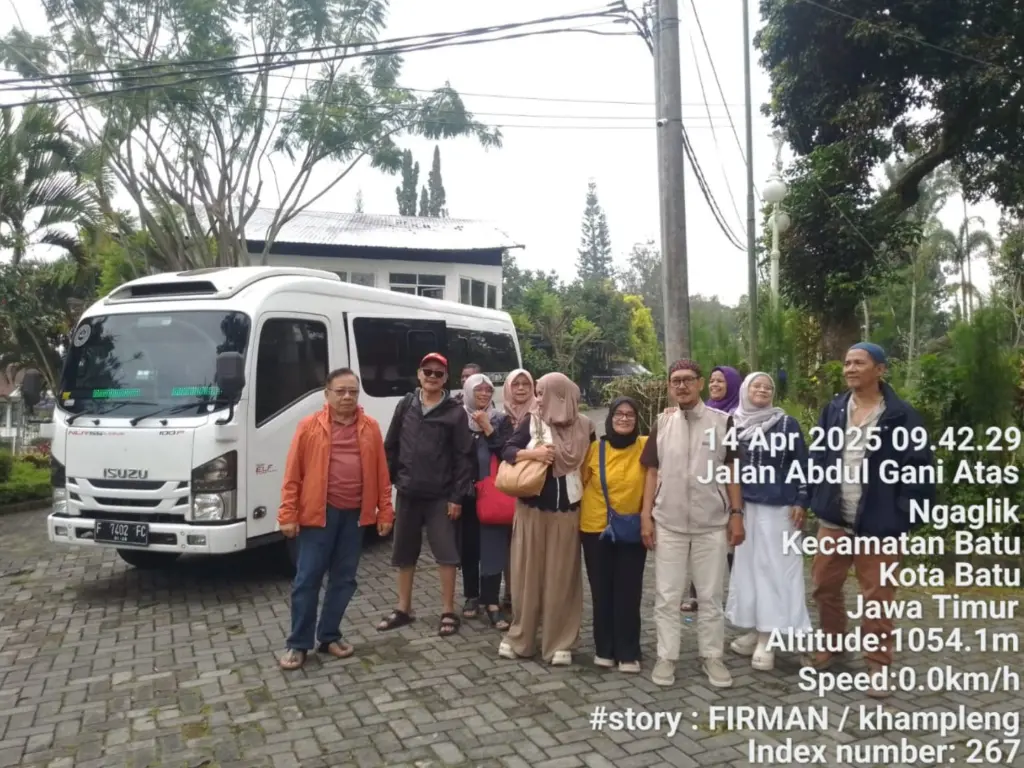 Galeri Elf 19 Seat Viens Transportasi di Malang untuk perjalanan wisata dan keluarga