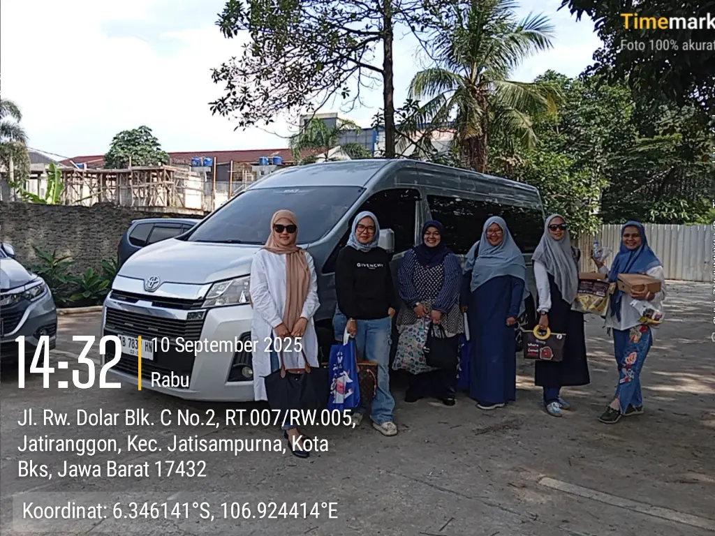 Galeri Hiace Premio Luxury Viens Transportasi di Jakarta untuk perjalanan wisata dan keluarga