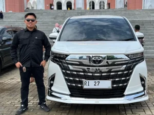 Rental Alphard Hybrid Dengan Sopir Profesional