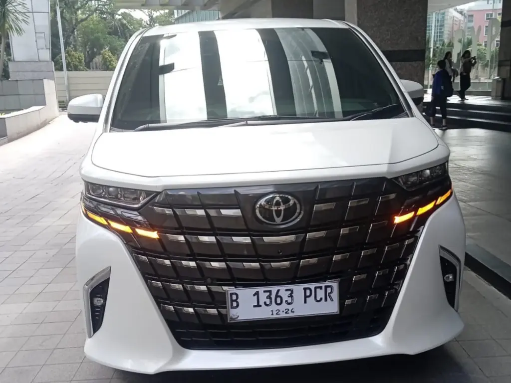 Galeri Alphard Hybrid Viens Transportasi di Jakarta untuk perjalanan bisnis